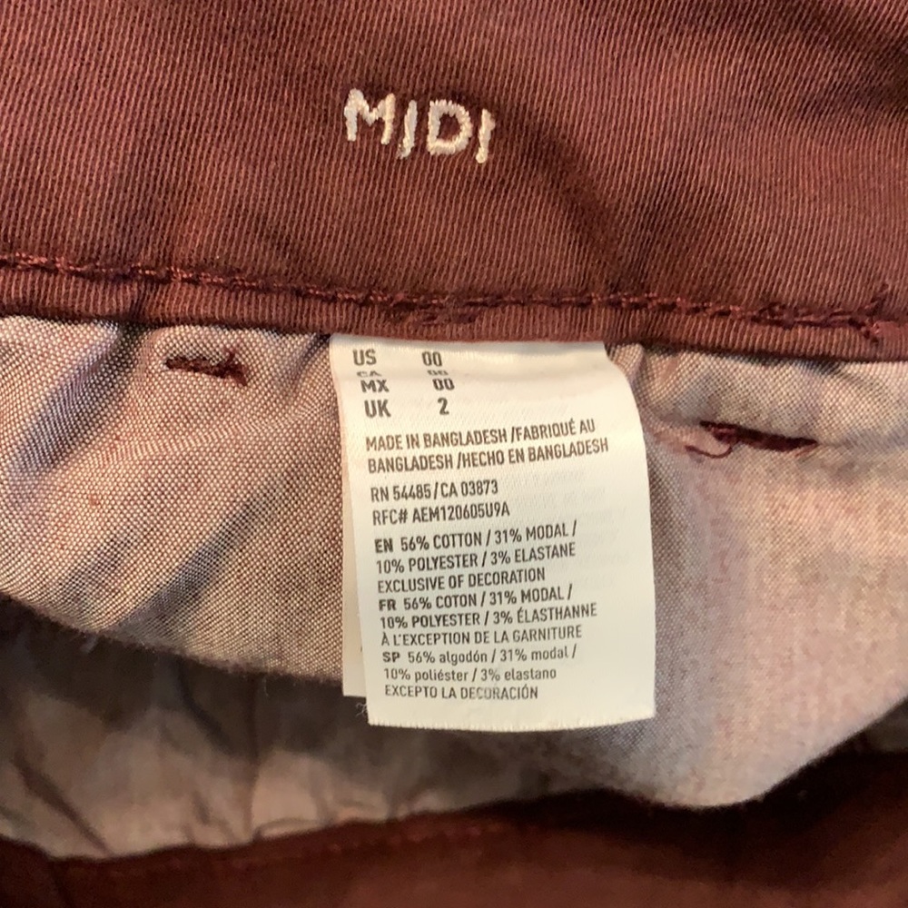 AEO Twill Midi Burgundy Stretch Shorts - Picture 5 of 6